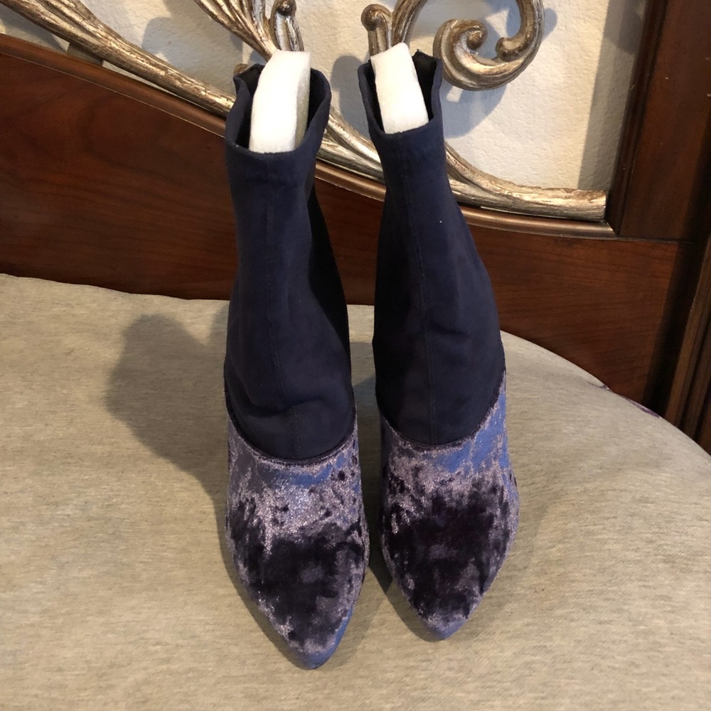 “NIB” Michael Antonio Ali Navy Velvet Boots